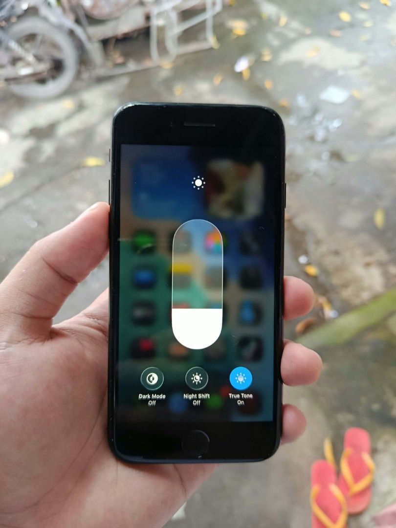 Iphone SE 2nd gen 2020 For Sale (Category: iPhone SE Series) located in Dasmarinas. Submitted by piagadgets (Listing ID 1465691372, Image 3). Description: For Sale Iphone SE 2020 64GB iOS 26.7 A13 bionic Anysim 73% bh original No history of repairs Touch ID working Unli reset Issue: Stratches at light paint chips Unit at case lang 5500 Iphone SE nalang kayo kesa iphone 8 na halos same price. Meet Up/Delivery Dasmarinas Cavite Location .