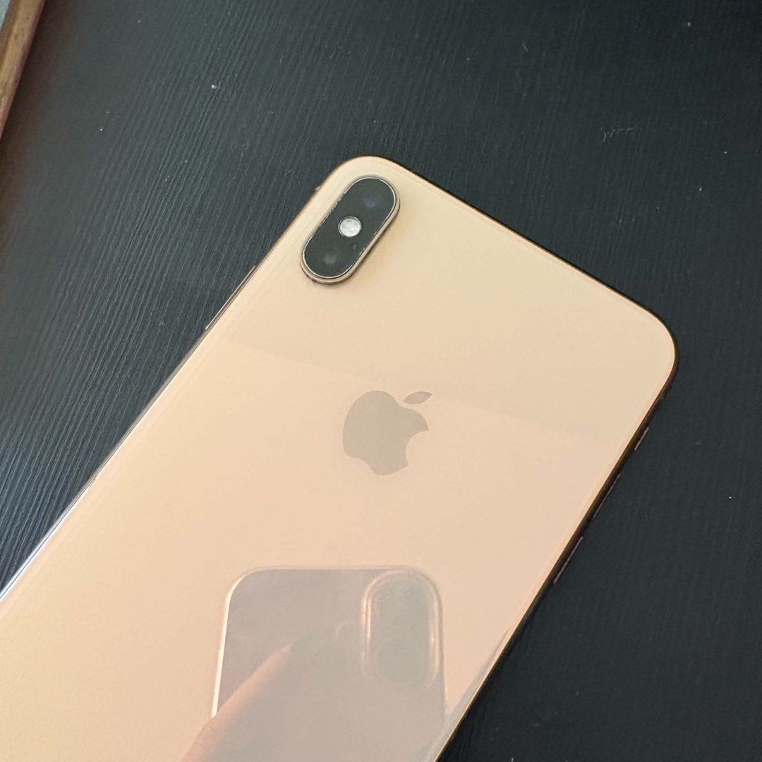 Iphone XS Max Gold 256 Gb (Category: iPhone X Series) located in Muntinlupa City. Submitted by bunniecuts (Listing ID 1465606719, Image 3). Description: Iphone XS Max 256 gb Gold 8000 (Negotiable) - no history of repair - used as personal phone (lady-owned) - any sim - 65% battery life - face id working - true tone working - we can call / meetup to check phone - will reset phone once confirmed buyer :) - with tempered glass installed rfs: upgrade