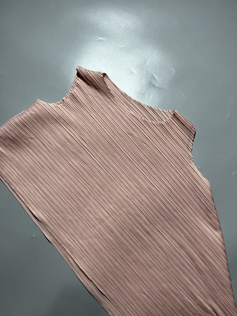 Issey Miyake 2020 Pleated Asymmetric Top (Category: Shirts) located in Quezon City. Submitted by metro_junkie.ph (Listing ID 1465712098, Image 2). Description: Issey Miyake 2020 Pleated Asymmetric Top Free Size Excellent Condition No any Flaw/Issue(s) All Detail Posted 1,380 + SF.