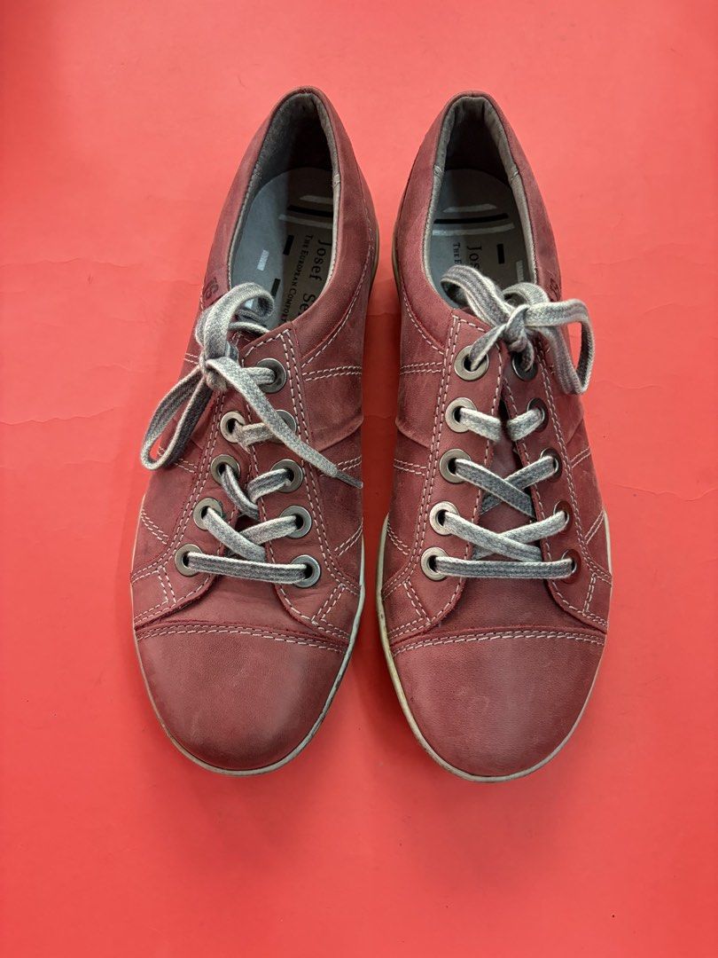 Italy Red leather sneakers (Category: Sneakers) located in Manila. Submitted by urbanwear (Listing ID 1465708327, Image 1). Description: .