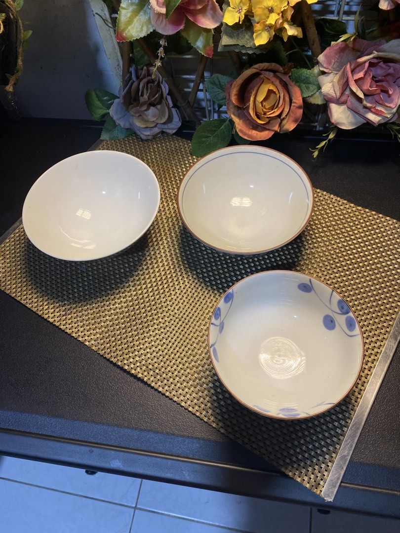 Japan dinner bowl (Category: Dinnerware & Cutlery) located in Caloocan City. Submitted by mzmarsz (Listing ID 1465643553, Image 2). Description: Japan suplus as is Good for soup and rice bowl 5 1/2 “ 5”.