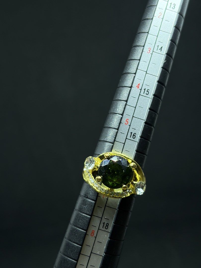 Japan Surplus Vintage Emerald Ring Size 6.5 (Category: Rings) located in Mexico. Submitted by secondstory.kr (Listing ID 1465593242, Image 1). Description: .