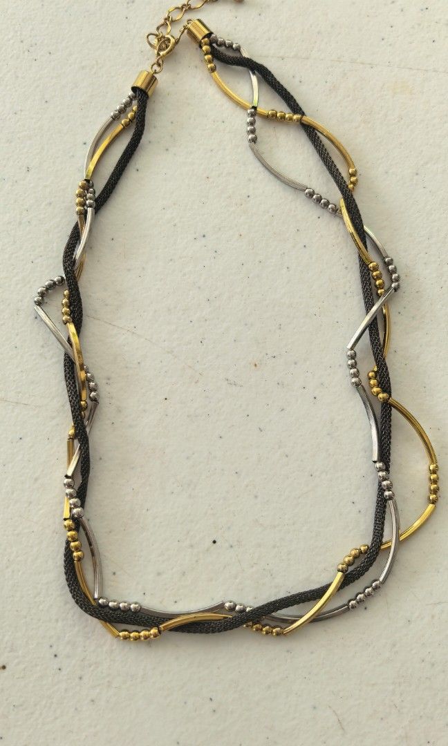 Japan tri color strand necklace (Category: Necklaces) located in Tuguegarao City. Submitted by zenphoenix-7ad615 (Listing ID 1465610179, Image 1). Description: Tri color necklace Japan.