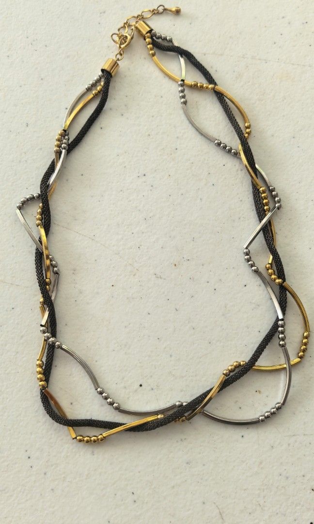 Japan tri color strand necklace (Category: Necklaces) located in Tuguegarao City. Submitted by zenphoenix-7ad615 (Listing ID 1465610179, Image 3). Description: Tri color necklace Japan.