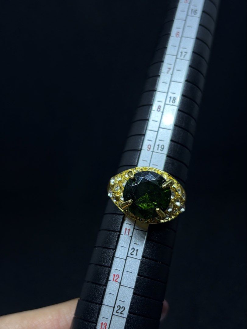 Japan Vintage Surplus Emerald Ring Size 10 (Category: Rings) located in Mexico. Submitted by secondstory.kr (Listing ID 1465583932, Image 1). Description: .