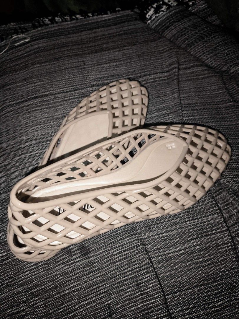 Jelly Flat Shoes Nude Size 36-37 (Category: Flats & Sandals) located in Manila. Submitted by ad002021 (Listing ID 1465754331, Image 1). Description: reason for selling maliit po sa paa ko. im size 7. perfect fit for 36/s6 used only once para isukat..
