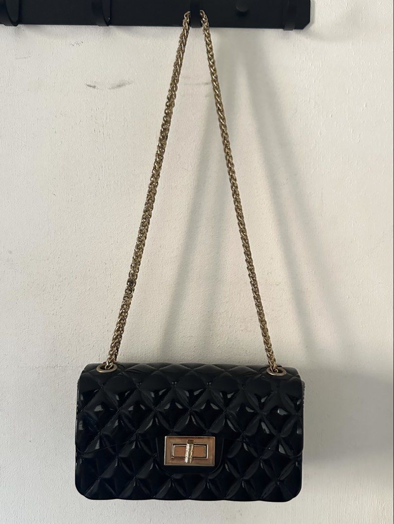 Jelly Sling Bag Mini (Category: Shoulder Bags) located in Las Pinas. Submitted by jananavarr15760 (Listing ID 1465647971, Image 1). Description: Jelly Sling Bag Mini Price: ₱100 Size: Length - 7 inch Width 2.5 inch Height - 3.5 inch .