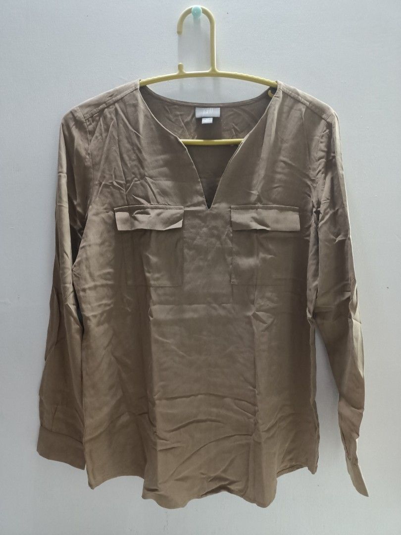 Jill Office Top (Category: Blouses) located in Bislig. Submitted by vanityarchives (Listing ID 1465730741, Image 1). Description: like new condition, came from USA balikbayan box.