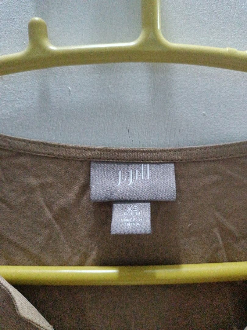 Jill Office Top (Category: Blouses) located in Bislig. Submitted by vanityarchives (Listing ID 1465730741, Image 2). Description: like new condition, came from USA balikbayan box.