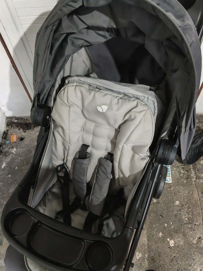 Joie Muze Lx Stroller (Category: Cots & Cribs) located in Quezon City. Submitted by charleonajin (Listing ID 1465707877, Image 3). Description: selling our Joie Muze LX.. hindi po sya nagamit dahil malaki wala kameng car kapag gagala. nakatago lang po yan sa storage. RFO: lilipat kame ng house.
