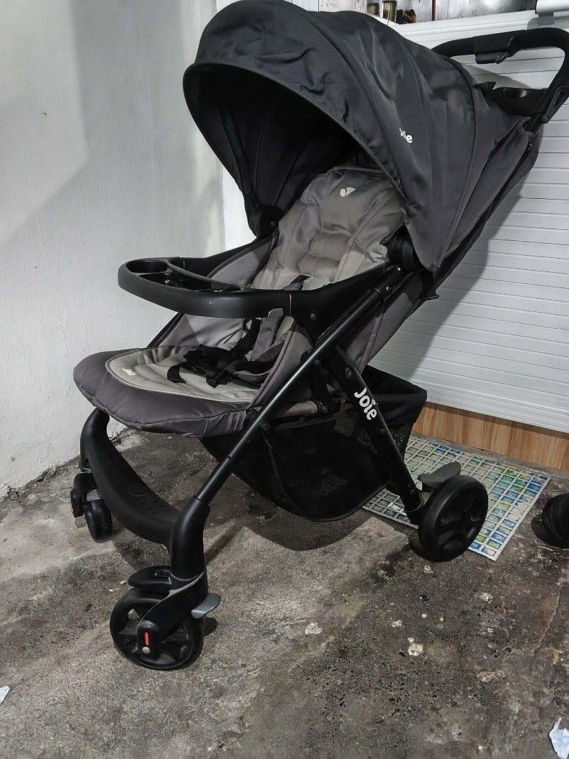 Joie Muze Lx Stroller (Category: Cots & Cribs) located in Quezon City. Submitted by charleonajin (Listing ID 1465707877, Image 2). Description: selling our Joie Muze LX.. hindi po sya nagamit dahil malaki wala kameng car kapag gagala. nakatago lang po yan sa storage. RFO: lilipat kame ng house.