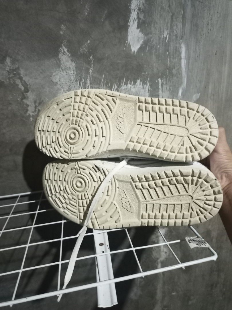 Jordan 1 Low Retro Golf white (Category: Sneakers) located in Mabalacat. Submitted by hasashoe (Listing ID 1465682369, Image 3). Description: SIZE ON PIC EXCELLENT CONDITION READY TO WEAR GOOD WORKING PERFORMANCE.