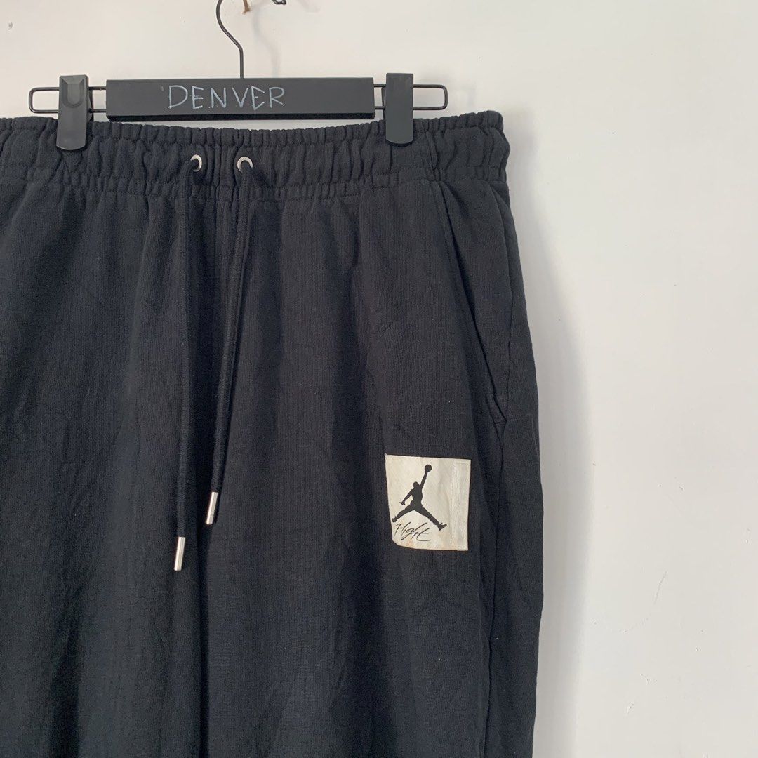 Jordan Flight Black Sweatpants Joggers Size L (Category: Joggers) located in Manila. Submitted by gentleflower-74686a (Listing ID 1465594341, Image 2). Description: - Brand: Jordan Flight - Color: Black - Waistline: 31-35 / Length: 38 - Size: Large (Made in Vietnam) - Material: Cozy fleece interior for ultimate comfort - Details: Drawstring waistband with branded metal eyelets & elastic ankle cuffs - Branding: Classic Jumpman logo patch on the le