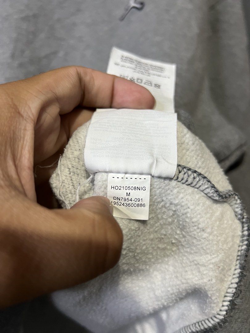 Jordan Sweatshirt (Category: Coats, Jackets and Outerwear) located in Pagadian. Submitted by chiccsilog (Listing ID 1465677264, Image 3). Description: excellent condition 9.5/10 color rate 23x27 (L to Semi Xl) no issue.