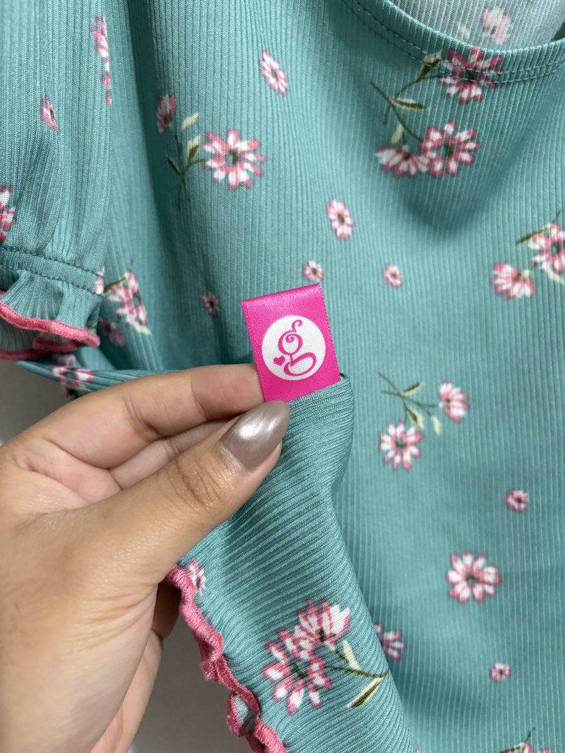 Just G Floral Green Top (Category: Blouses) located in Quezon City. Submitted by berrystrawng (Listing ID 1465708718, Image 2). Description: .
