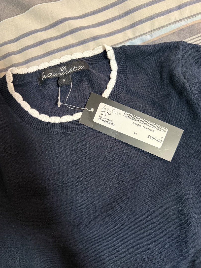 Kamiseta Knitted Navy Maylea Top Size M (Category: Sleeveless) located in Manila. Submitted by jay_bee888 (Listing ID 1465580533, Image 2). Description: BNWT Kamiseta Knitted Navy Blue - Size Medium - Knitted short sleeve top with contrasting white scalloped trim on neckline, cuffs, and hem - Knitted Stretchable fabric ( fit up to 38 bust max ) .