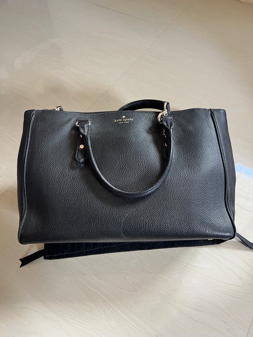 Kate Spade Black Leather Tote Bag (Category: Tote Bags) located in General Tinio. Submitted by pistachiodreambar (Listing ID 1465613457, Image 2). Description: Kate Spade Large Black Leighann Mulberry Street Tote - can fit 13-14inch laptop/ipad - used but not abused - can be used as a shoulder bag price slightly nego rfs: decluttering.