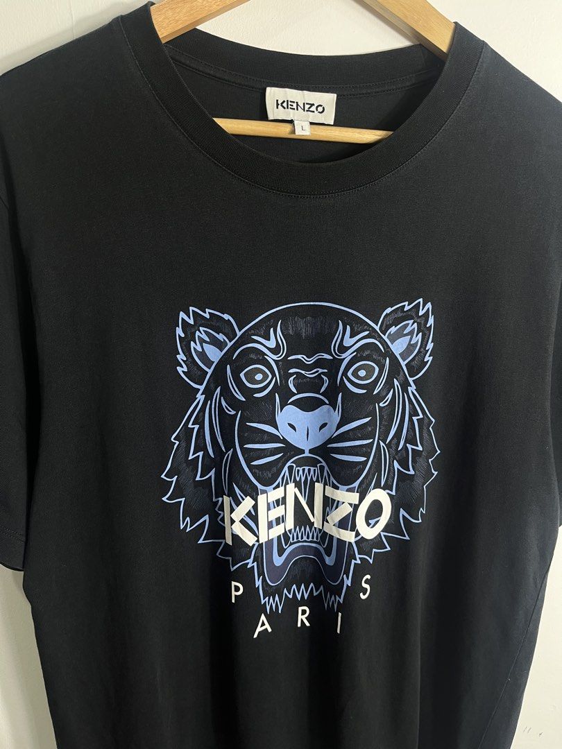 Kenzo Paris Classic Tiger Logo Large (Category: Tshirts & Polo Shirts ) located in Nasugbu. Submitted by janstuffs.ph (Listing ID 1465593902, Image 3). Description: Kenzo Black Graphic Tiger Shirt Authentic💯 Size on tag: LARGE Dimension: 20"W x 28"L Best fit: LARGE Condition: 9.5/10 Prestine Condition Flaw: None Mine: 980 Thankyou po 🫶💕.