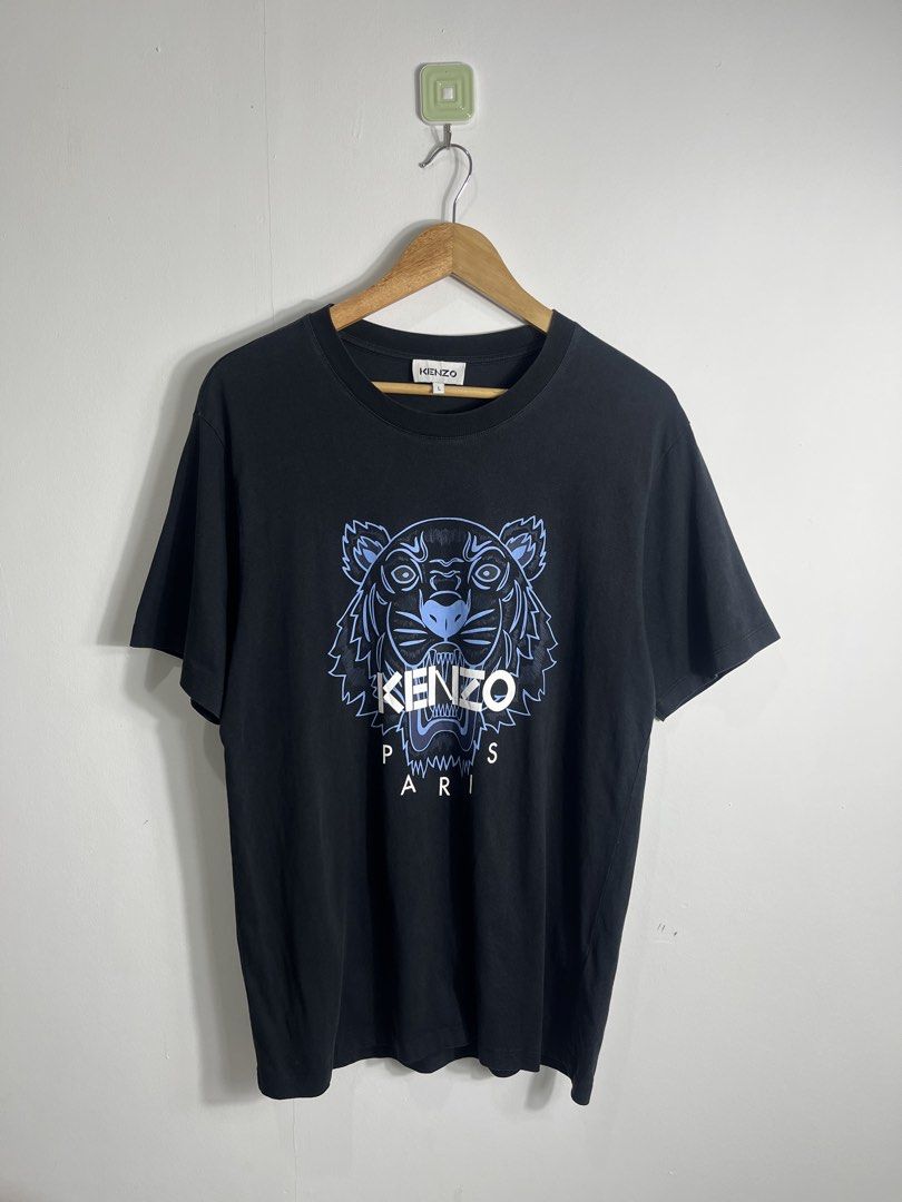 Kenzo Paris Classic Tiger Logo Large (Category: Tshirts & Polo Shirts ) located in Nasugbu. Submitted by janstuffs.ph (Listing ID 1465593902, Image 1). Description: Kenzo Black Graphic Tiger Shirt Authentic💯 Size on tag: LARGE Dimension: 20"W x 28"L Best fit: LARGE Condition: 9.5/10 Prestine Condition Flaw: None Mine: 980 Thankyou po 🫶💕.