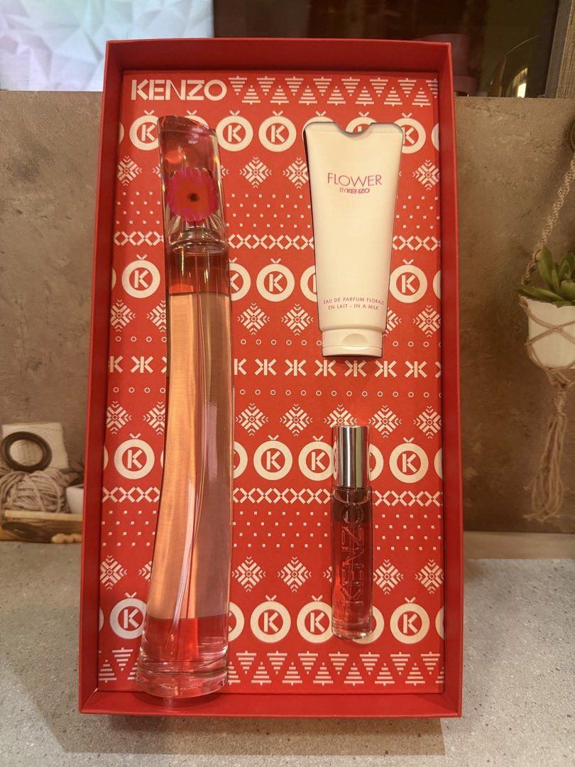 Kenzo Poppy Bouquet (Category: Fragrance & Deodorants) located in Paranaque City. Submitted by oommggg (Listing ID 1465596286, Image 2). Description: 100% Original Paranaque Area If nagdududa wag bumili..
