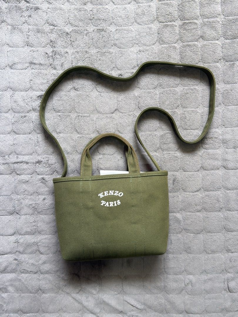 KENZO X VERDY REVERSIBLE SMALL TOTE (Category: Luxury Bags & Wallets) located in Manila. Submitted by azgtrrz (Listing ID 1465658402, Image 2). Description: FOR SALE KENZO X VERDY REVERSIBLE SMALL TOTE BRAND NEW 12,000 PHP (25K RETAIL) MANILA AREA.