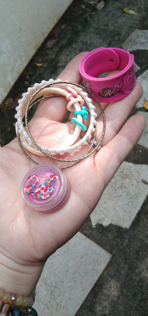 Kids bracelet wd lipgloss (Category: Kids Toys) located in Quezon City. Submitted by eidorableshop (Listing ID 1465703375, Image 3). Description: .