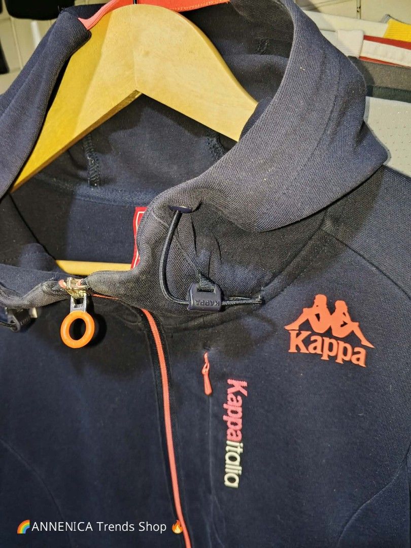 Kids Jacket (Category: Babies & Kids Fashion) located in Bulacan. Submitted by ukaybrandedshop (Listing ID 1465600824, Image 2). Description: KAPPA Italia Full Zip Hoodie - Navy Blue / Pink - Size M - Teens / Womens S PRICE: ₱450 🔥 KAPPA ITALIA HOODIE JACKET - LEGIT 🔥 Brand: KAPPA - Born in Italy (Legit tag) Size on tag: M 165/84A - Fits Teens / Womens Small / Adult Small Color: Navy Blue with Neon Pink lining & zip Condition: 9/10 Excellent - 