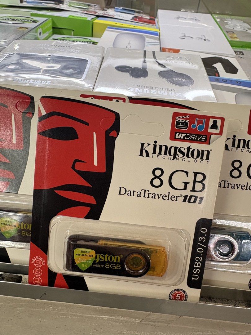 KINGSTON 8GB USB FLASHDRIVE (Category: Other Mobile & Gadget Accessories) located in Taguig. Submitted by grassyyieeebeyb (Listing ID 1465615326, Image 1). Description: Brandnew May discount if marami kukunin..