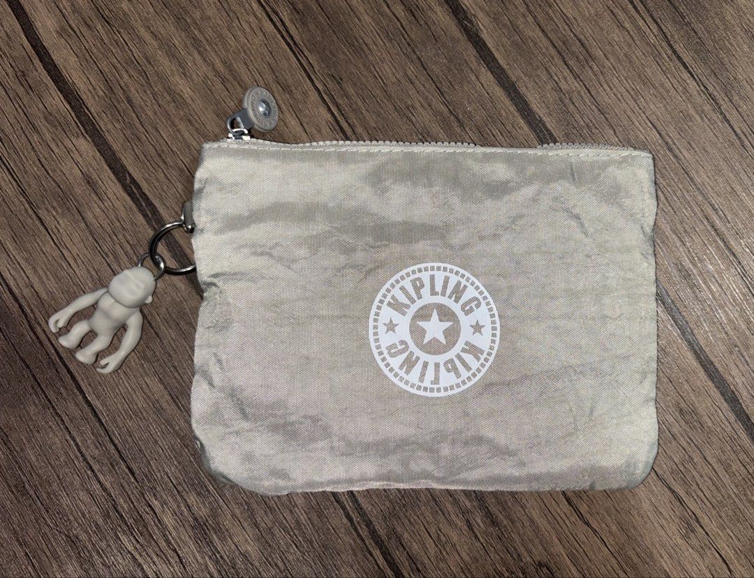 Kipling Envelope Pouch Bag - 0.3” x 7” x 5.5” (Category: Travel Essentials & Accessories) located in Quezon City. Submitted by dardsa (Listing ID 1465594833, Image 1). Description: WYSIWYG Kipling Envelope Pouch Bag 0.3 inch x 7 inches x 5.5 inches.