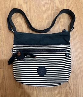 (Category: ) located in . Submitted by thethriftcity2024 (Listing ID 1465644905, Image 1). Description: .