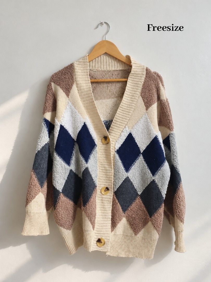 Knit Cardigan Freesize (Category: Longsleeves) located in La Trinidad. Submitted by honeysplushies2 (Listing ID 1465661067, Image 2). Description: no flaws freesize like new condition .