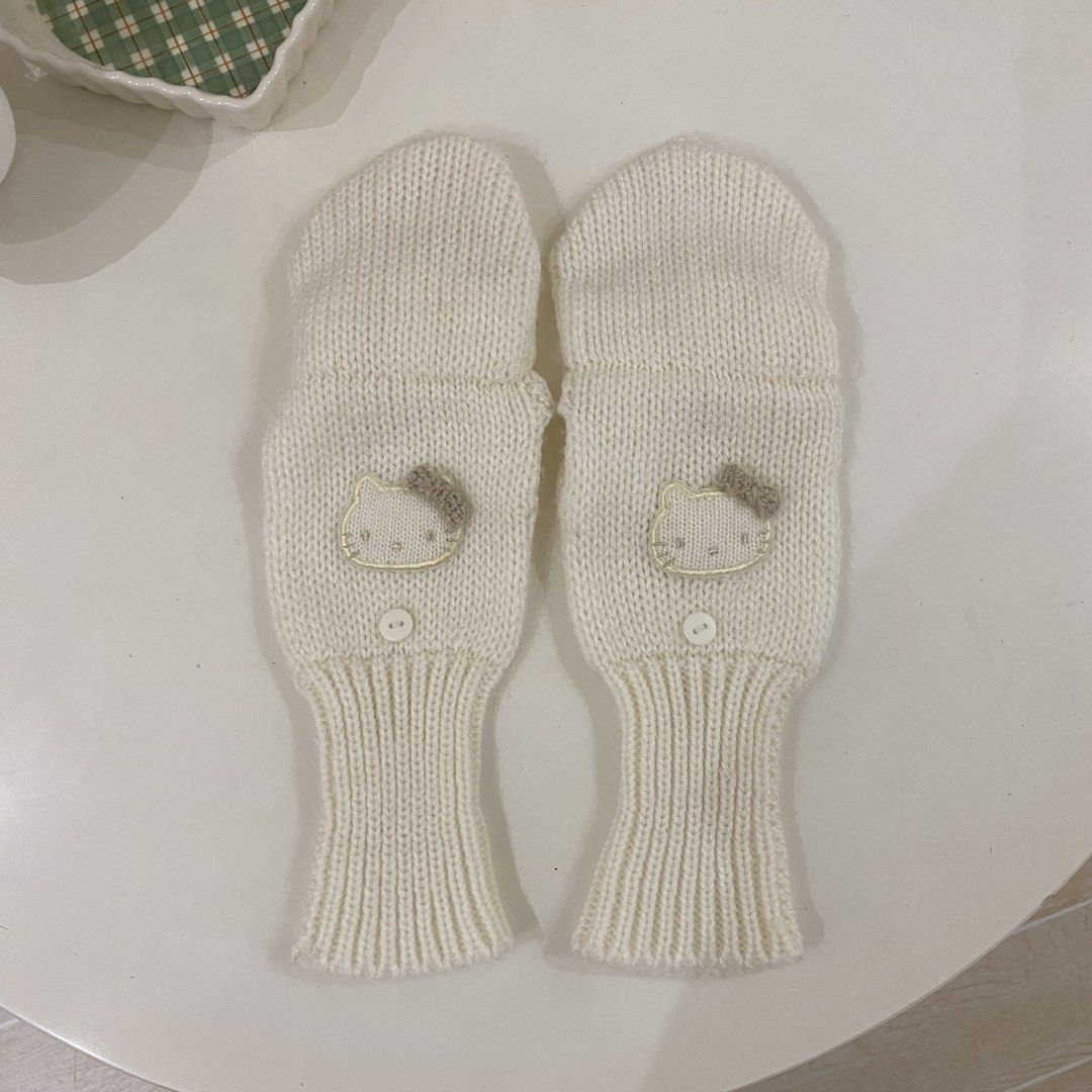 Knitted Convertible Mittens - Hello Kitty Sanrio (Category: Gloves) located in San Pedro. Submitted by jellybean.co (Listing ID 1465713019, Image 1). Description: .