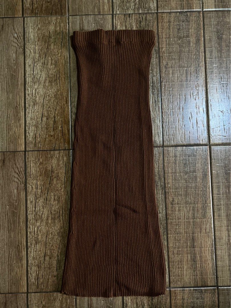 Knitted Skirt (Category: Skirts) located in Mandaluyong City. Submitted by yanna_02501 (Listing ID 1465656471, Image 1). Description: .
