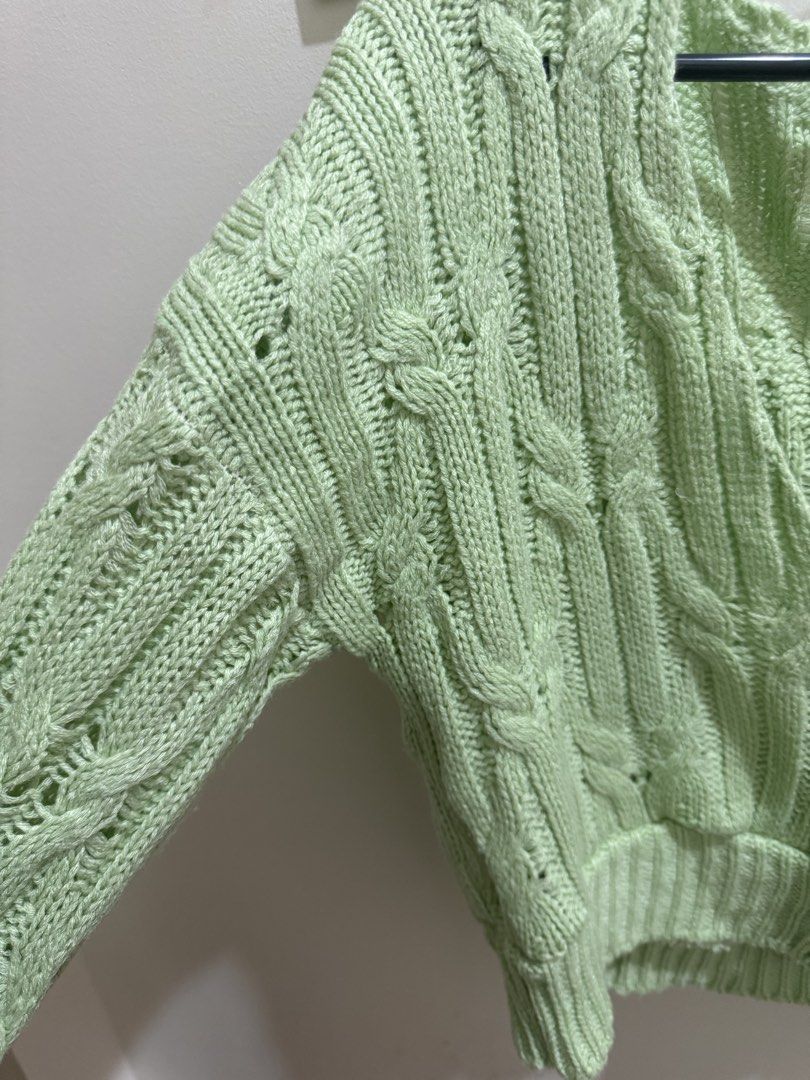 Knitted Top (Category: Longsleeves) located in Pasig City. Submitted by denzales16 (Listing ID 1465628837, Image 3). Description: 🌸Iloilo Location 🌸Size: Medium to Large 🌸Good as New 🌸Apple Green Color 💚 🌸Mode of Payment: GCash 🌸Shipping: via J and T Express .