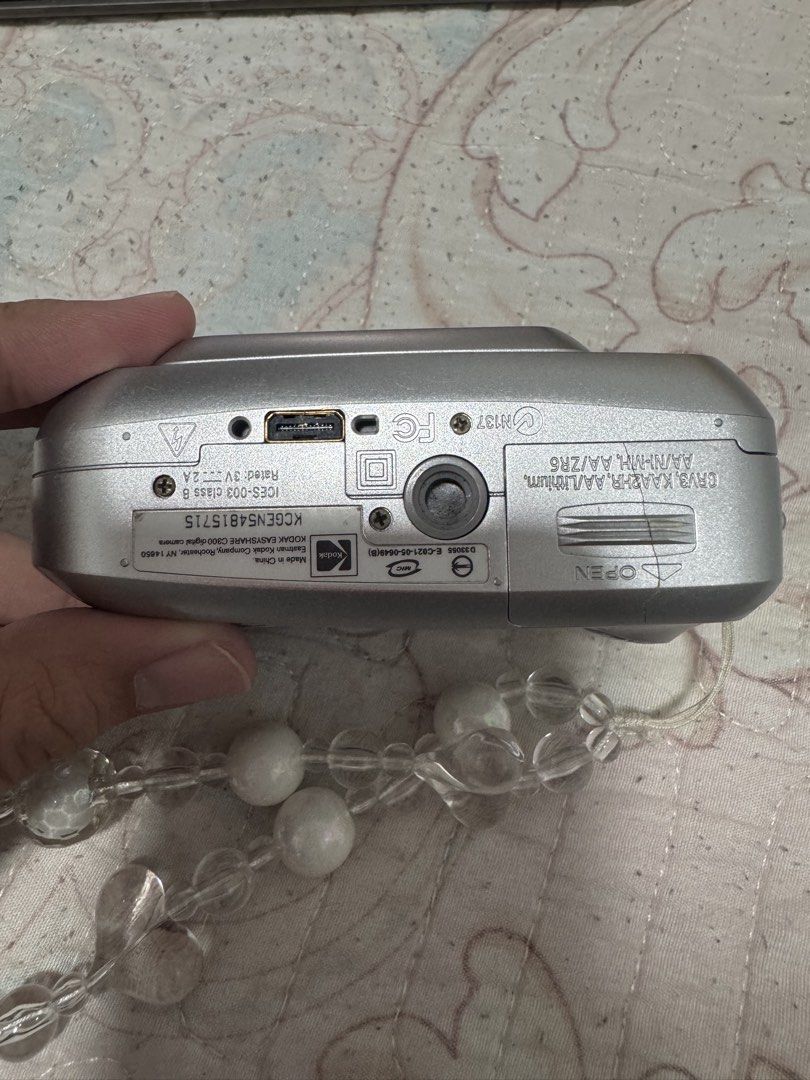 kodak easyshare c3000 (Category: Cameras) located in Rodriguez. Submitted by nicaamarie_ (Listing ID 1465726786, Image 3). Description: kodak easyshare c3000 -uses AA battery (mas okay if rechargeable) -SD card (must be 1-2gb only) -fully working -slight issue sa door ng battery pero does not affect anything naman, may maliit na parang crack lang what you see is what you get 🤓.