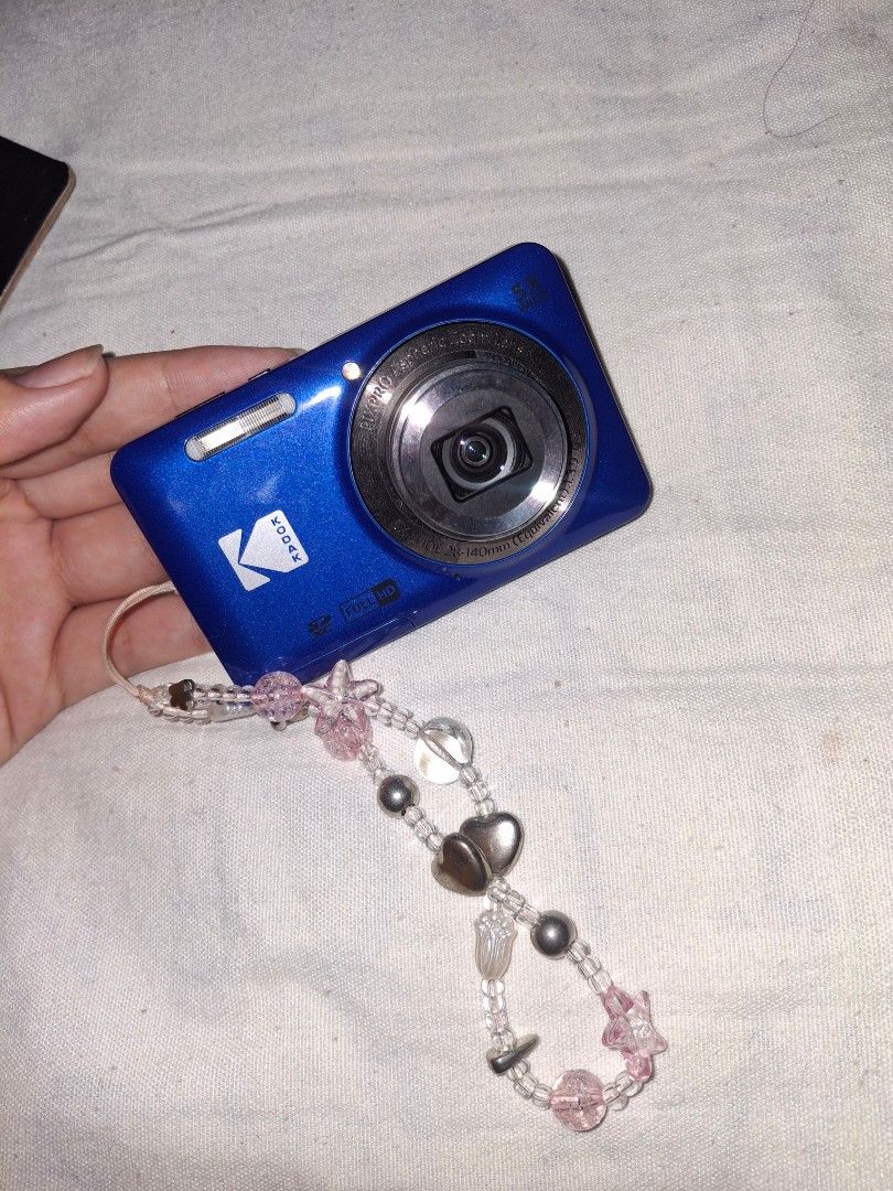 Kodak Pixpro FZ55 Blue Digital Camera (Category: Cameras) located in Muntinlupa City. Submitted by alhenabrailley (Listing ID 1465601802, Image 2). Description: (negotiable!!!) - Color: Blue - Specs: 16 Megapixels, 5x Optical Zoom - Condition: Tested, fully working, screen and buttons in great shape - Inclusions: Original box, USB charging cable, rechargeable battery, micro SD card adapter (OG KODAK).