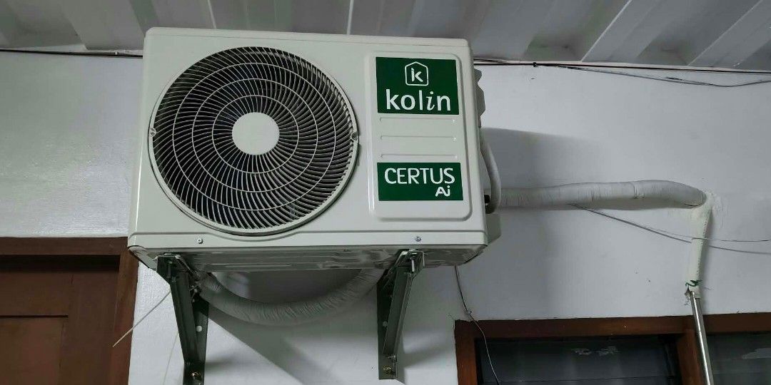 Kolin Split-type air conditioner (Category: Other Home Appliances) located in Cavite. Submitted by yukiro_16 (Listing ID 1465644769, Image 2). Description: Wala pang 1yr. Kakabili lang nung February. Downgrade to window type na AC lilipat na sa mas maliit na unit..