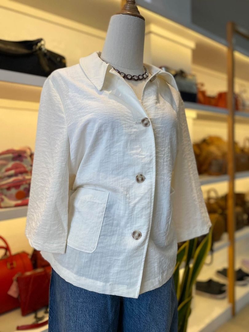 KOREAN BUTTON DOWN TOP (Category: Longsleeves) located in Baguio. Submitted by asna_taku (Listing ID 1465662980, Image 2). Description: KOREAN BUTTON DOWN TOP M-L ₱680.