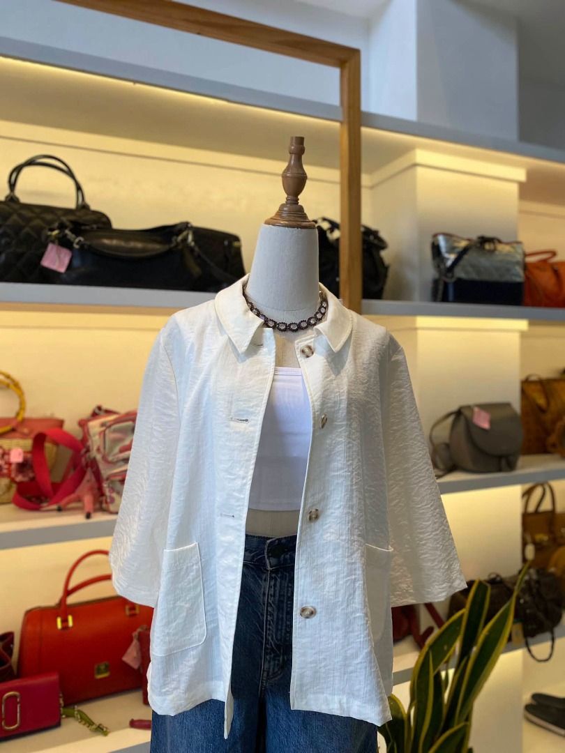 KOREAN BUTTON DOWN TOP (Category: Longsleeves) located in Baguio. Submitted by asna_taku (Listing ID 1465662980, Image 3). Description: KOREAN BUTTON DOWN TOP M-L ₱680.
