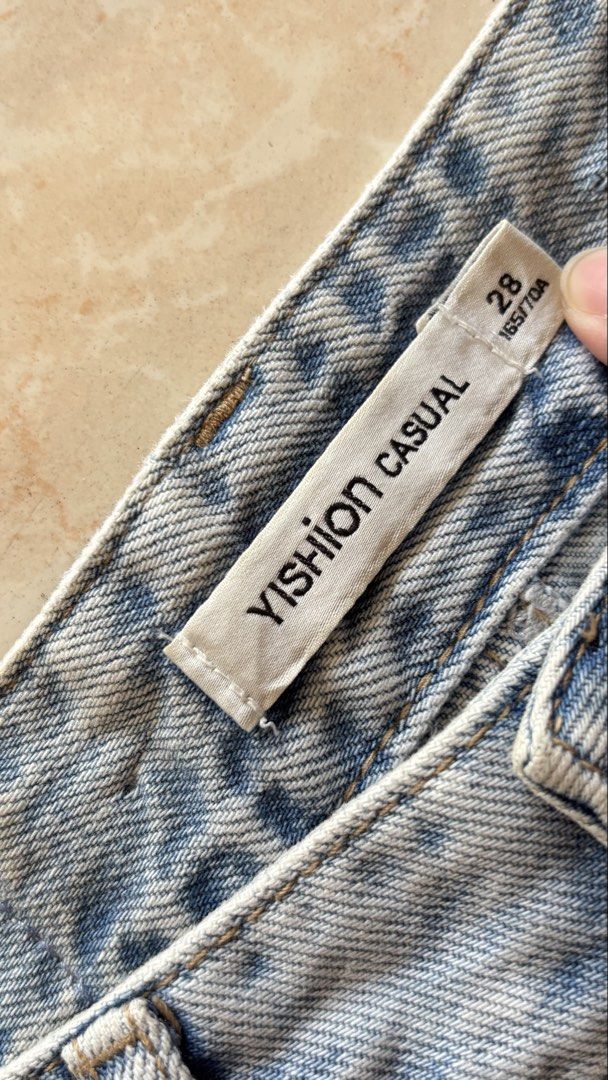 Korean straight legged jeans (Category: Jeans) located in Iligan City. Submitted by shop.kayescloset (Listing ID 1465631956, Image 2). Description: 👗 We offer carefully selected pre-loved items that are good as new unless stated otherwise. Some pieces may have light, washable stains, but rest assured we do our best to provide quality and affordable finds. 📦 Shipping & Delivery For customers in Iligan City, delivery can be arranged via Maxim. Fo