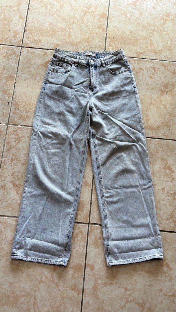 Korean straight legged jeans (Category: Jeans) located in Iligan City. Submitted by shop.kayescloset (Listing ID 1465631956, Image 1). Description: 👗 We offer carefully selected pre-loved items that are good as new unless stated otherwise. Some pieces may have light, washable stains, but rest assured we do our best to provide quality and affordable finds. 📦 Shipping & Delivery For customers in Iligan City, delivery can be arranged via Maxim. Fo