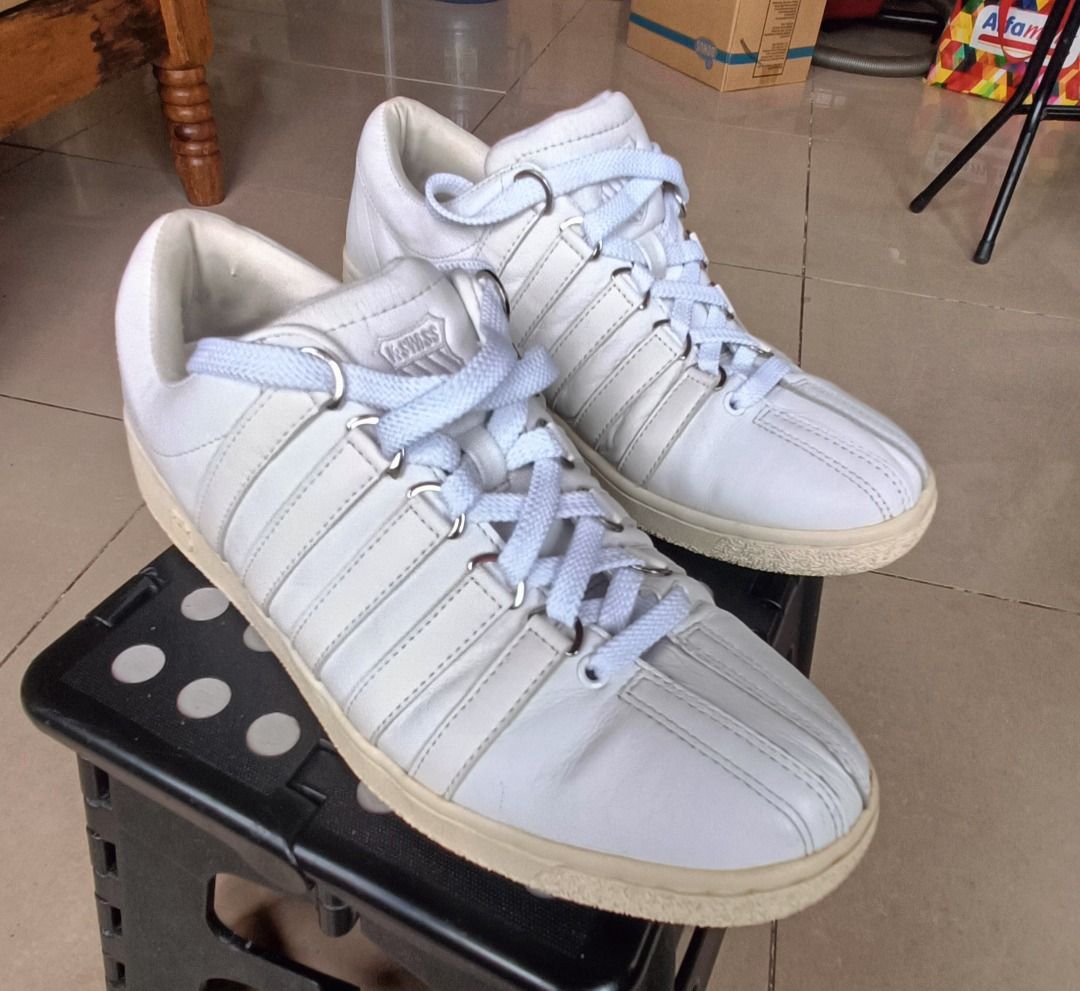 K-Swiss Classic White Leather Sneakers (Category: Sneakers) located in Caloocan City. Submitted by jayple (Listing ID 1465619768, Image 3). Description: KSwiss Classic VN mens white EUR 44. US.10.5 new laces. 3500 (neg) Fairview / North caloocan.