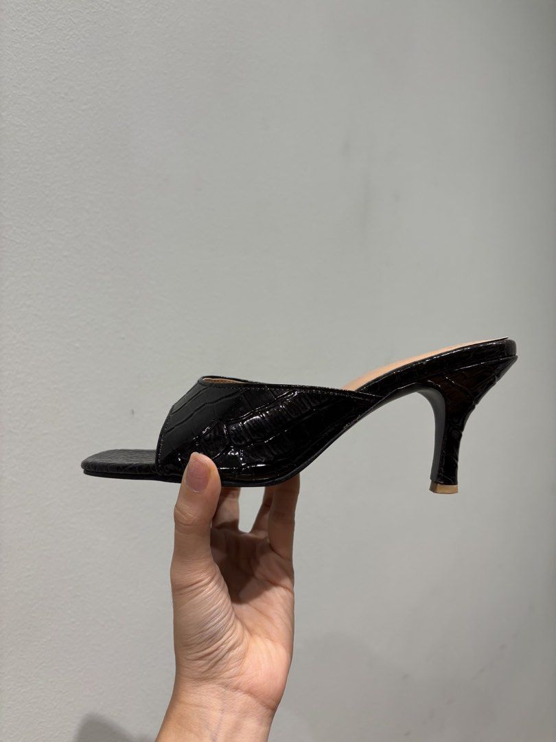 La Soledad Black Heels (Category: Sandals) located in Quezon City. Submitted by shopsabsee (Listing ID 1465717272, Image 3). Description: used less than 5x in good condition size 7 on tag but best fits size 6 imo.