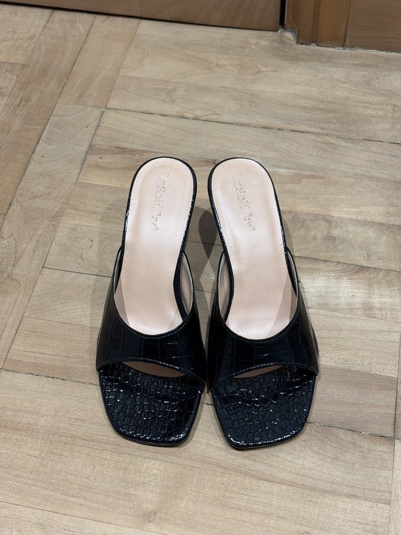 La Soledad Black Heels (Category: Sandals) located in Quezon City. Submitted by shopsabsee (Listing ID 1465717272, Image 1). Description: used less than 5x in good condition size 7 on tag but best fits size 6 imo.
