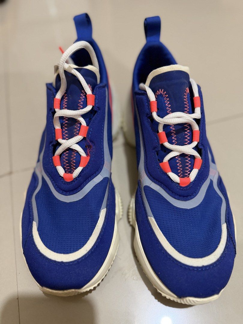 Lacoste Ut-lt Libre style (Category: Sneakers) located in Caloocan City. Submitted by janneagustin (Listing ID 1465626013, Image 1). Description: 🏷️₱2,000 ✅Guaranteed Authentic ✅Used twice only -Nilakad lang sa mall ✅bought in Dubai .
