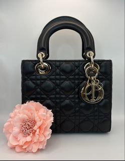 (Category: ) located in . Submitted by closet.lyste (Listing ID 1465618774, Image 1). Description: .