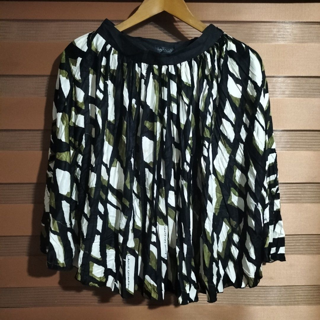 Lanvin Collection Rare flared Pleated skirt (Category: Skirts) located in Aloran. Submitted by thrift_hunter73 (Listing ID 1465692410, Image 2). Description: Lanvin Collection Rare flared Pleated skirt.