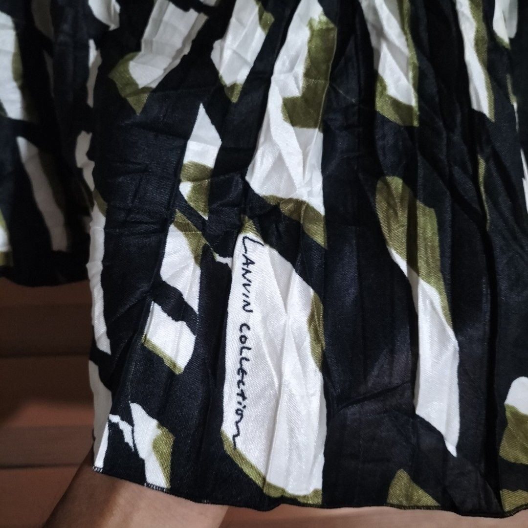 Lanvin Collection Rare flared Pleated skirt (Category: Skirts) located in Aloran. Submitted by thrift_hunter73 (Listing ID 1465692410, Image 3). Description: Lanvin Collection Rare flared Pleated skirt.