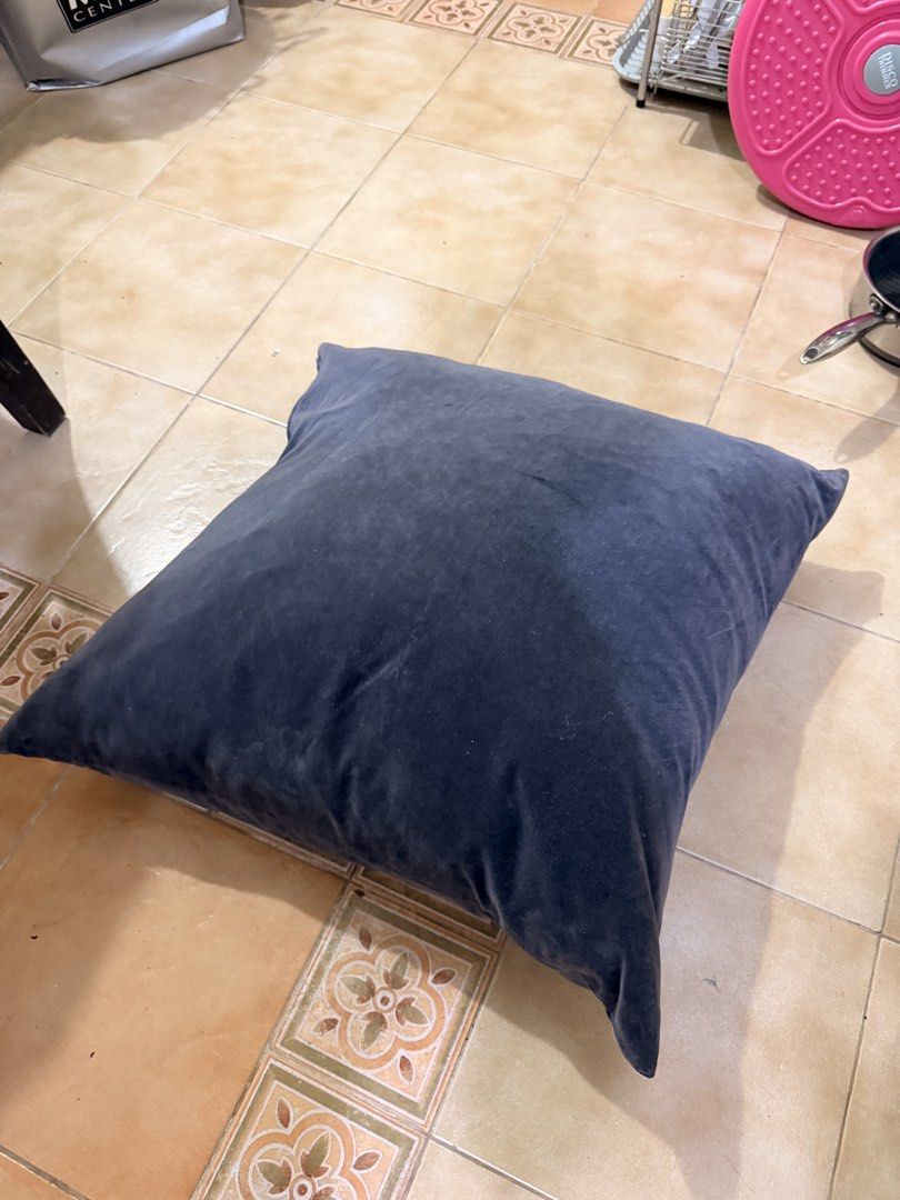 Large velvet cushion pillow (Category: Cushions & Throws) located in Makati City. Submitted by mxhaejin (Listing ID 1465652074, Image 1). Description: Removable pillow case RFS: natambak lang 📍Village East Cainta.