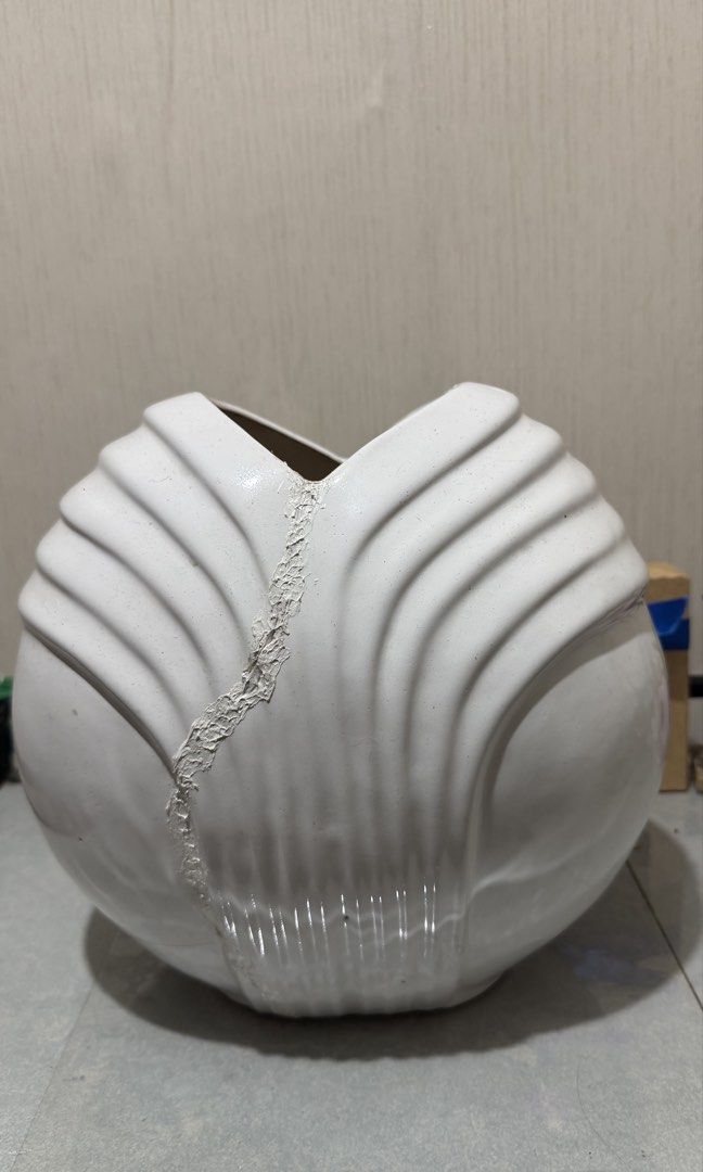 Large White Porcelain Shell-Style Decorative Vase (Category: Vases & Decorative Bowls) located in Valenzuela. Submitted by reighanthony (Listing ID 1465691989, Image 1). Description: Pre-loved piece with repaired hairline/crack. Crack was secured with adhesive and touched up with white acrylic paint as a personal restoration. Still sturdy and visually attractive; best used as a decorative/display piece..